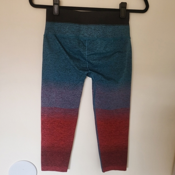 EUC Athleta Relay Capri Leggings Ombre Small - Picture 6 of 13